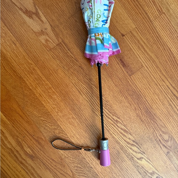 Coach Umbrella - Picture 2 of 7